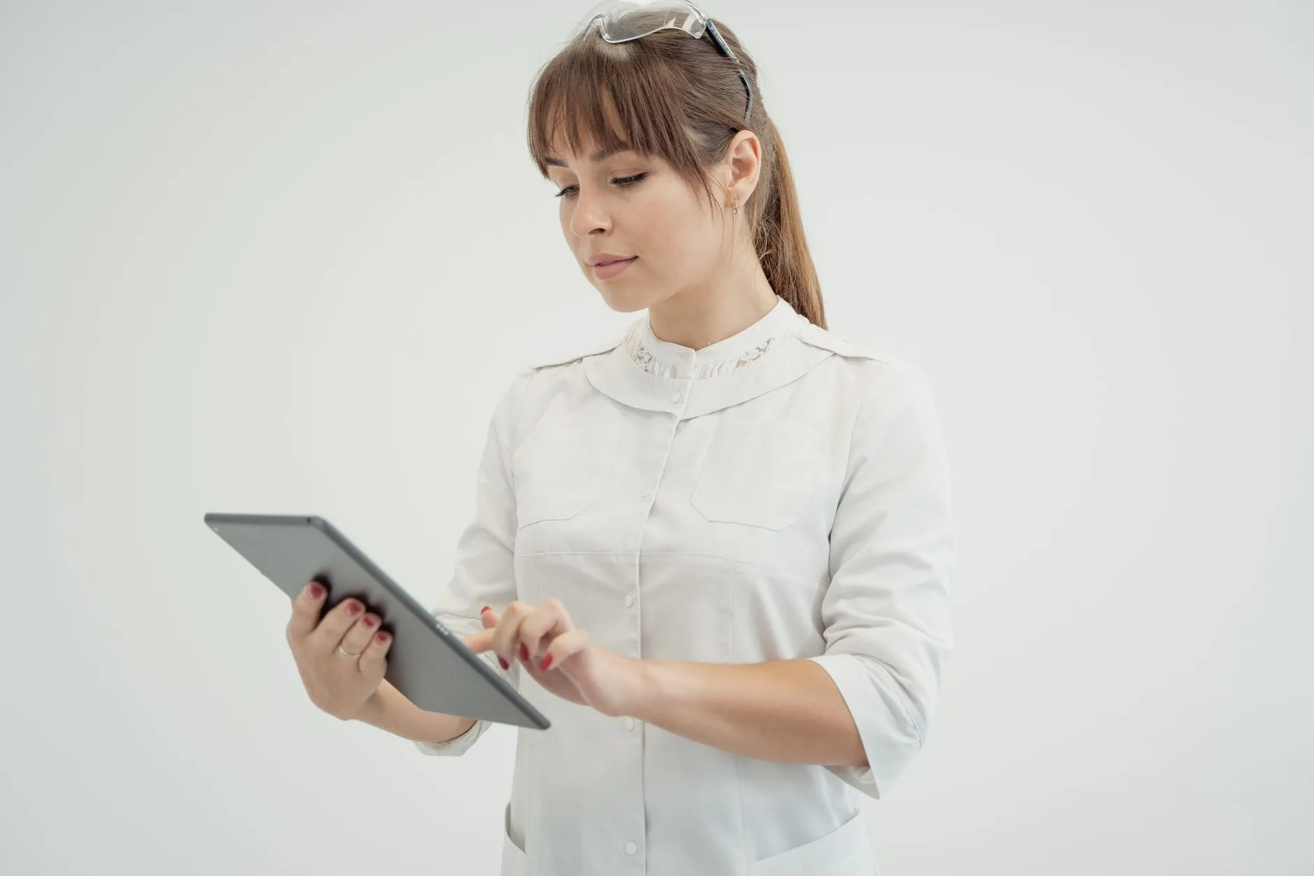 巨保朋珠宝高端定制服务流程详解：从原石选料到成品交付