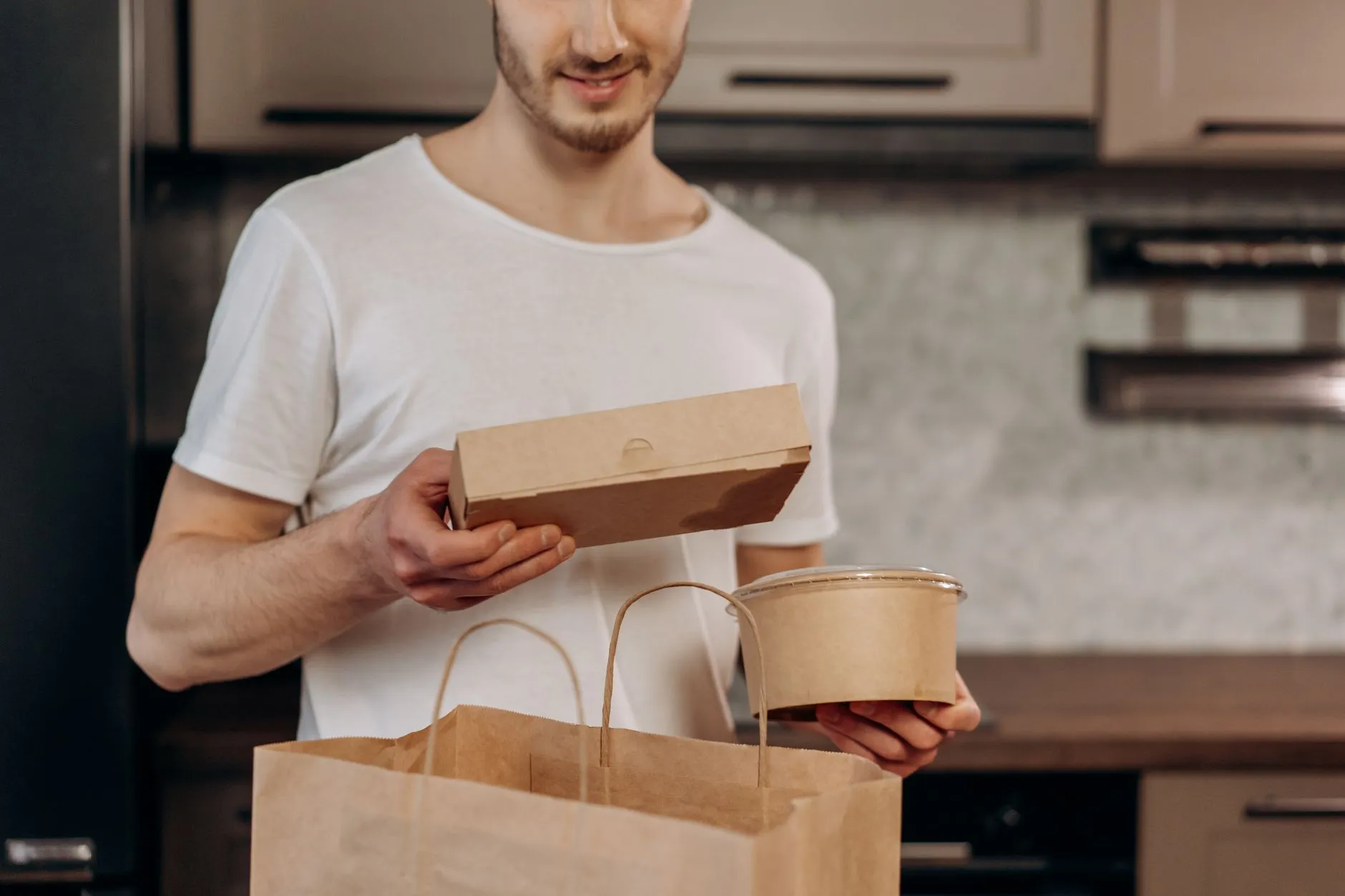 昆明珠宝高端定制解析：翡翠戒指与吊坠的工艺设计与选材要点