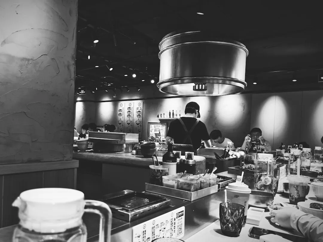 昆明今日佳品翡翠手镯选购指南：从种水色工到收藏价值解析