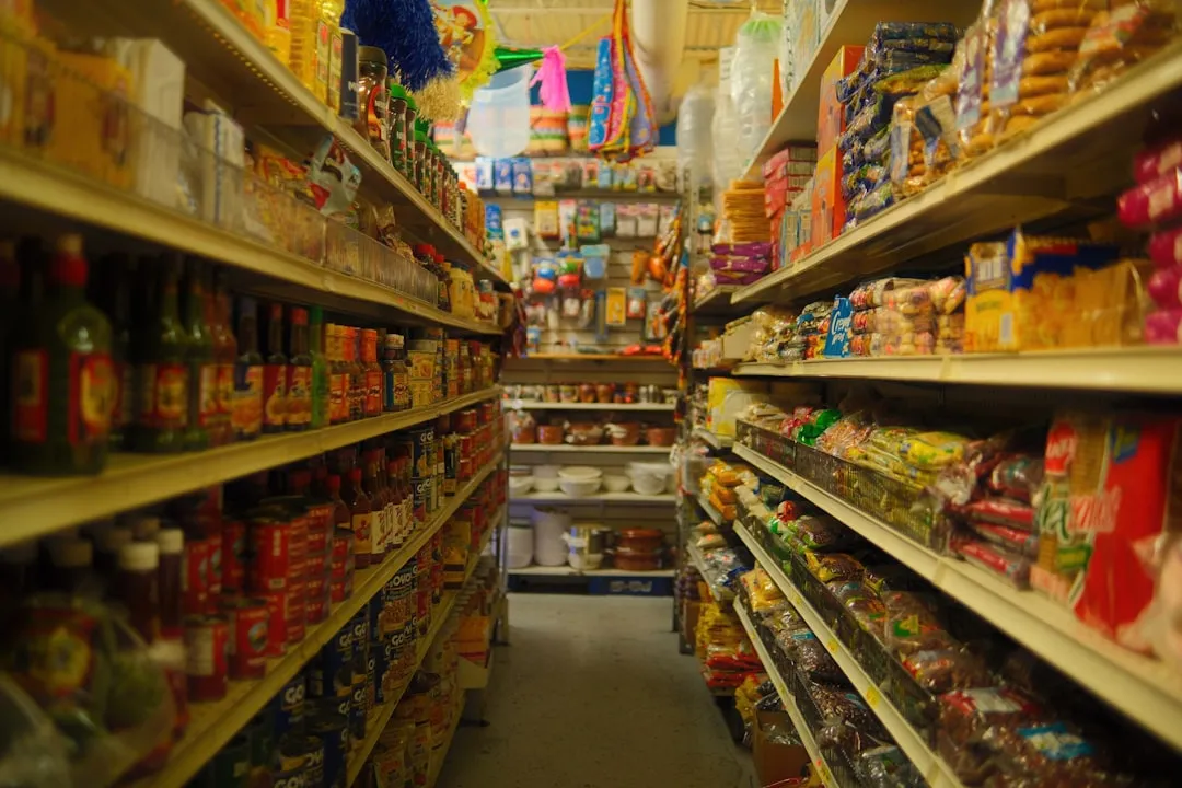 昆明珠宝市场翡翠原石与成品对比：高端定制戒指的工艺与品质解析