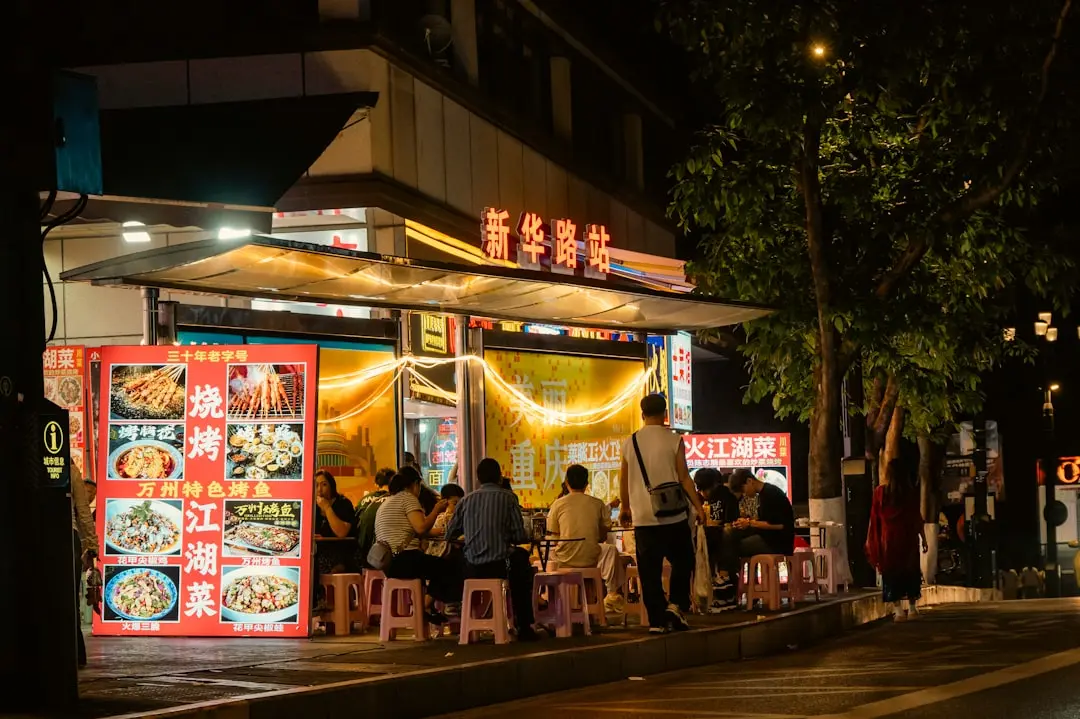 今日佳品翡翠手镯与玉镯的种水差异及选购要点解析封面图
