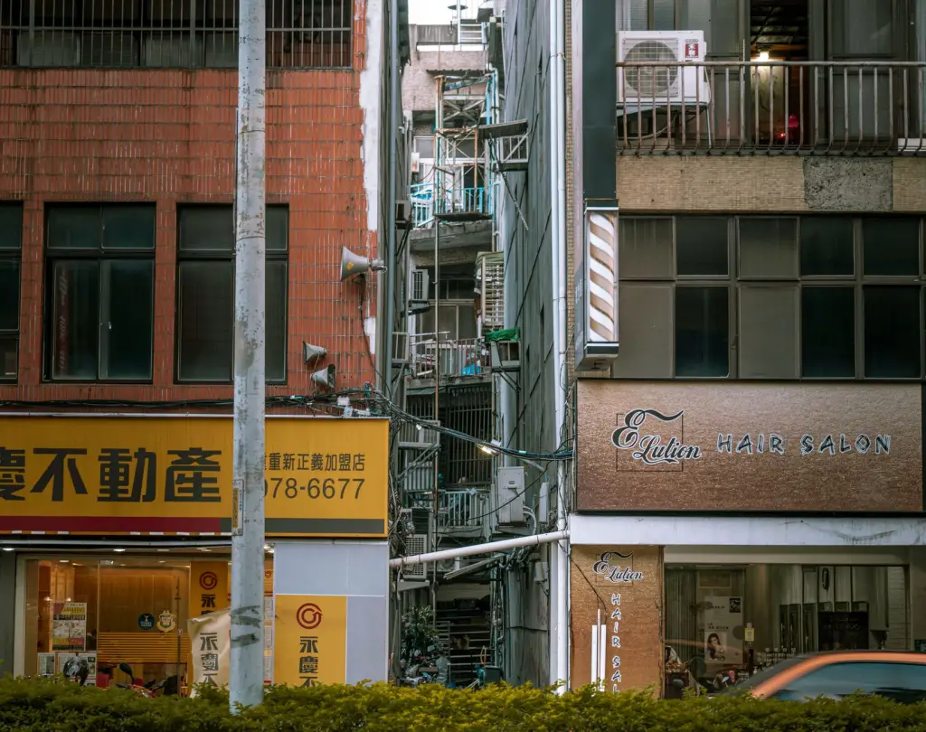 昆明珠宝定制服务对比：巨保朋高端翡翠与市场通用方案的差异