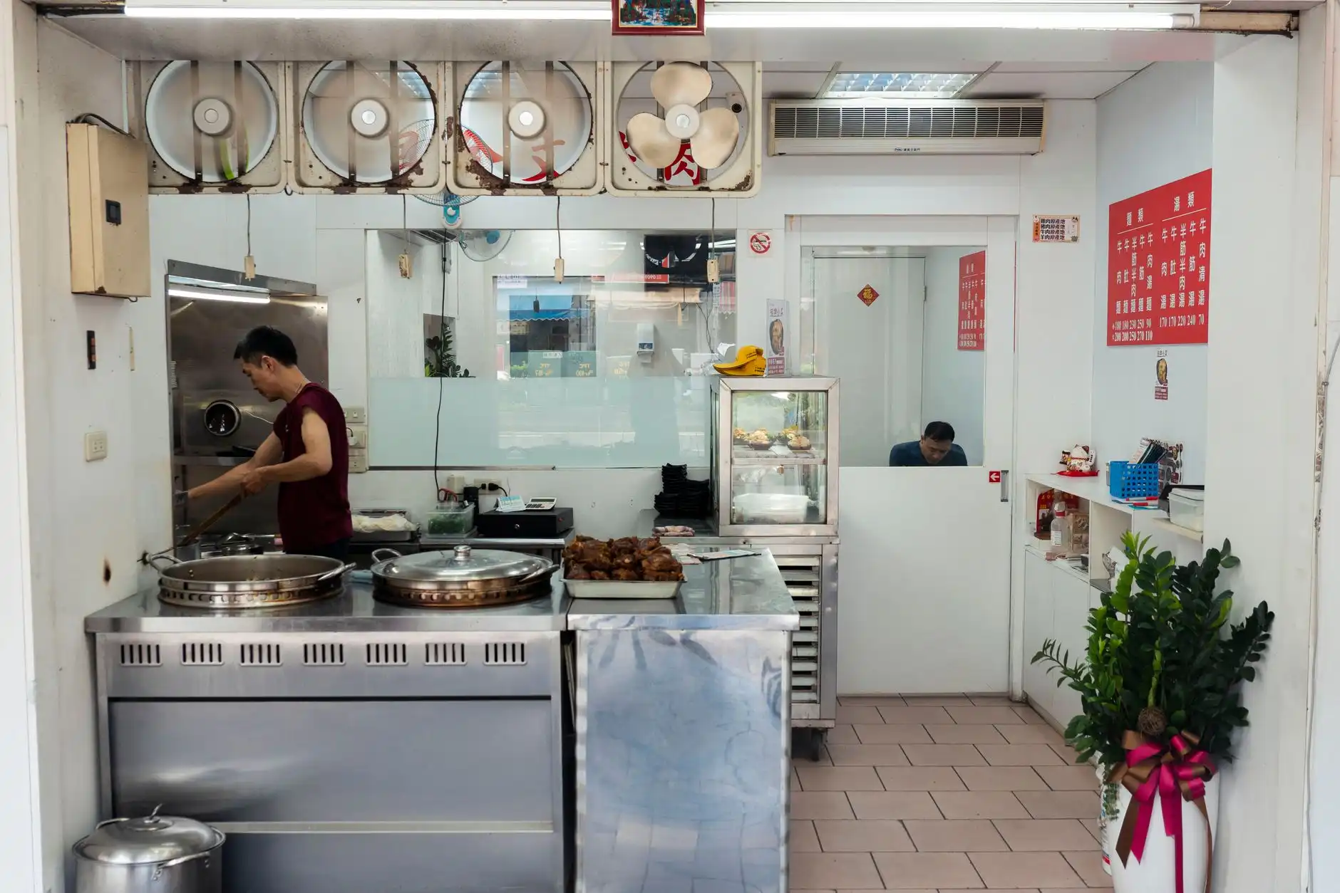昆明今日佳品翡翠手镯：原石甄选与高端定制工艺全解析