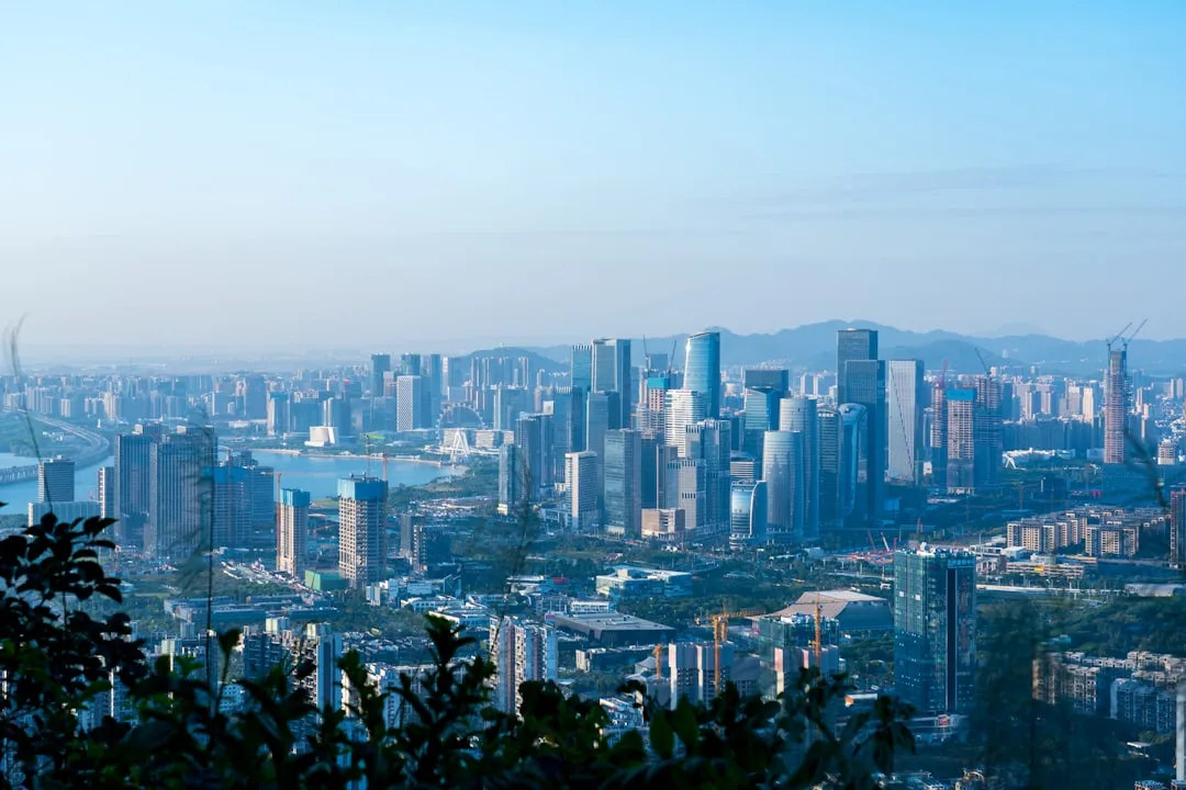2025年翡翠原石供应链质量管控新趋势与昆明市场应用分析